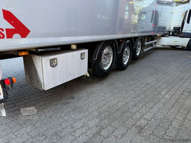 Flytende gulv Stas S300ZX 92m3 Cargo Floor 10MM 2x Liftas Alcoa