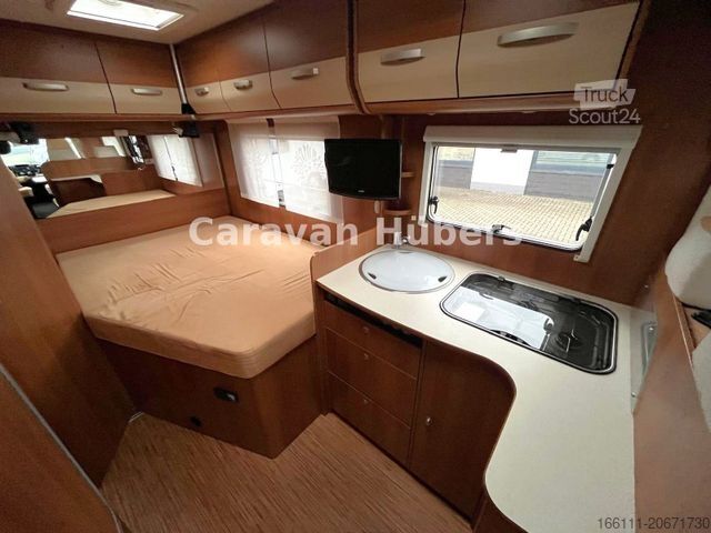 Ημιενσωματωμένο αυτοκινούμενο τροχόσπιτο CARADO T 348 - Hub/Festbett - Klima - Garage -