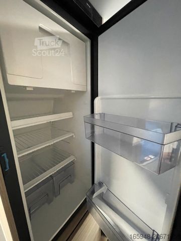 Τροχόσπιτο αυτοκινούμενο SUNLIVING V 65 SL | Solar, RFK, Markise, Fahrradträger