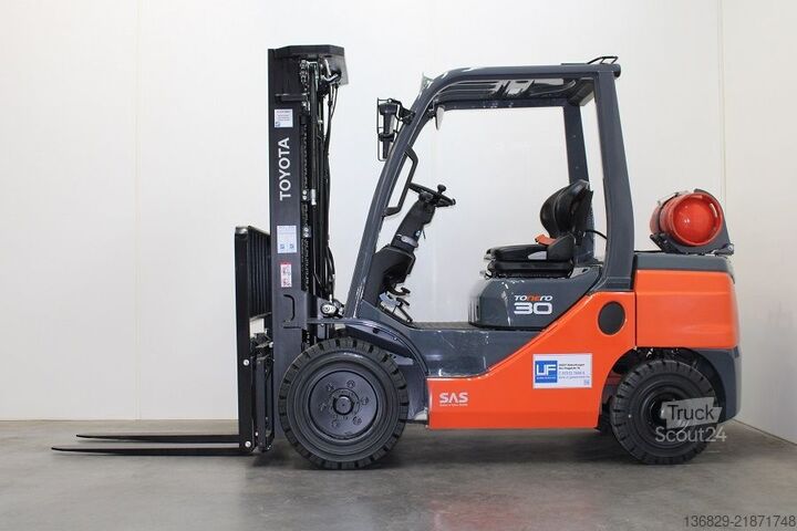 Čelní vysokozdvižný vozík Toyota 02-8FGF30