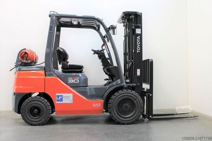 Čelní vysokozdvižný vozík Toyota 02-8FGF30