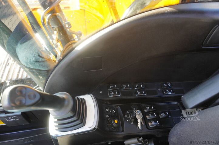 Crawler excavator JCB JS 145LC crawler excavator / 4800 MTH