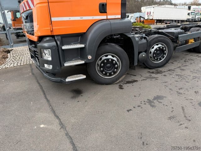 Podwozie ciężarówki MAN TGS 32.360 8x2 Fahrgestell- 4 Achser