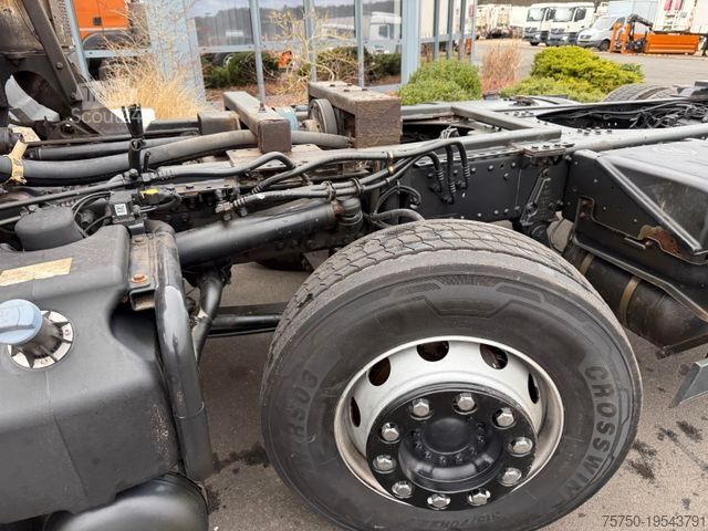 Podwozie ciężarówki MAN TGS 32.360 8x2 Fahrgestell- 4 Achser