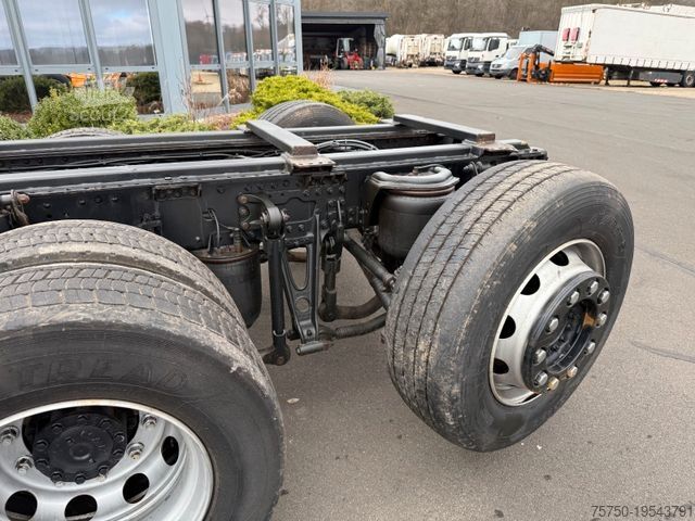 Podwozie ciężarówki MAN TGS 32.360 8x2 Fahrgestell- 4 Achser