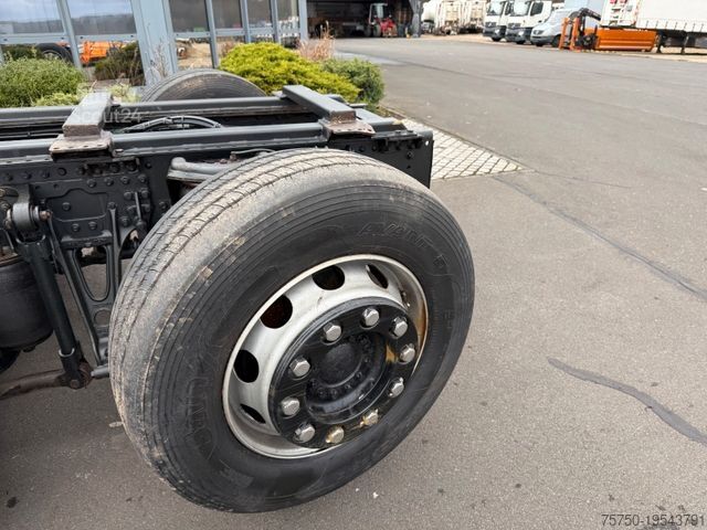 Podwozie ciężarówki MAN TGS 32.360 8x2 Fahrgestell- 4 Achser