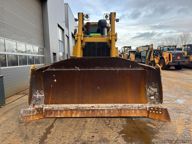 Levelling machine Caterpillar D8R - Single shank ripper