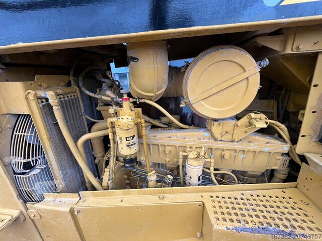 Levelling machine Caterpillar D8R - Single shank ripper