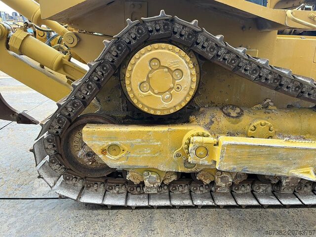 Levelling machine Caterpillar D8R - Single shank ripper