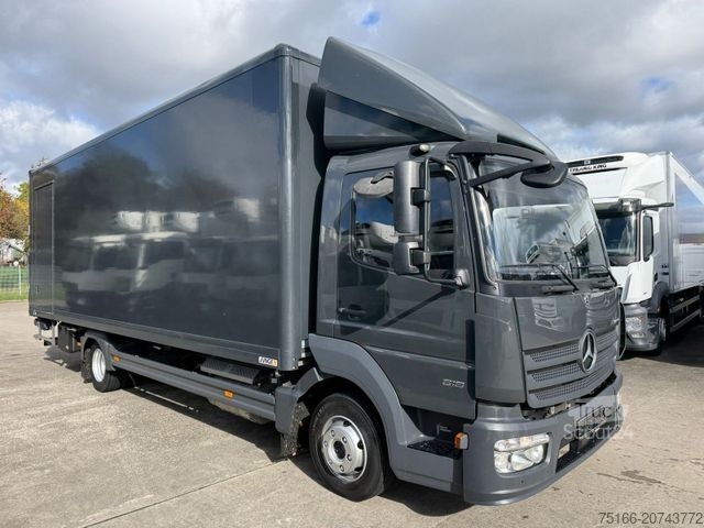 Vrachtwagen met bakwagen MERCEDES-BENZ ATEGO 818 L Koffer 7,30 m LBW 1 T*Seitentür