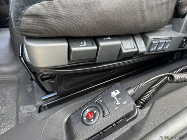 Vrachtwagen met bakwagen MERCEDES-BENZ ATEGO 818 L Koffer 7,30 m LBW 1 T*Seitentür