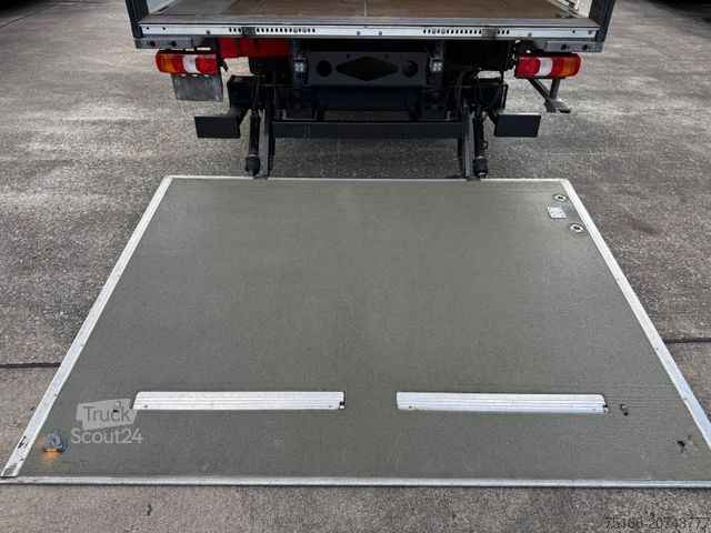 Vrachtwagen met bakwagen MERCEDES-BENZ ATEGO 818 L Koffer 7,30 m LBW 1 T*Seitentür