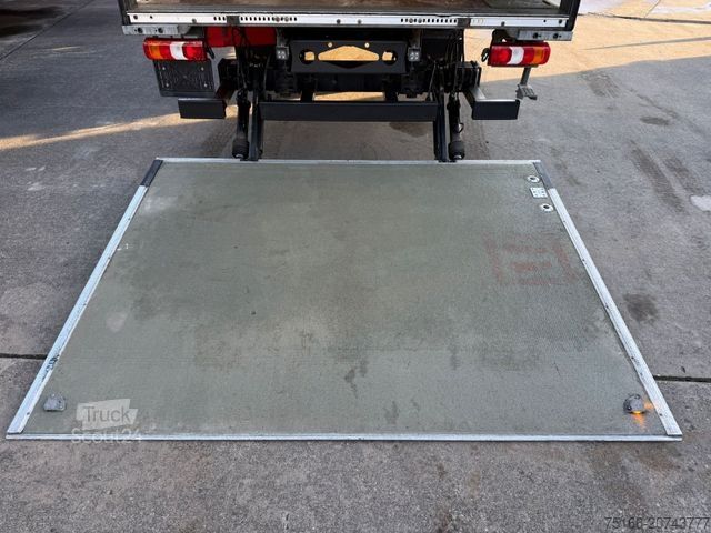 Vrachtwagen met bakwagen MERCEDES-BENZ ATEGO 818 L Koffer 7,30 m LBW 1 T*Seitentür