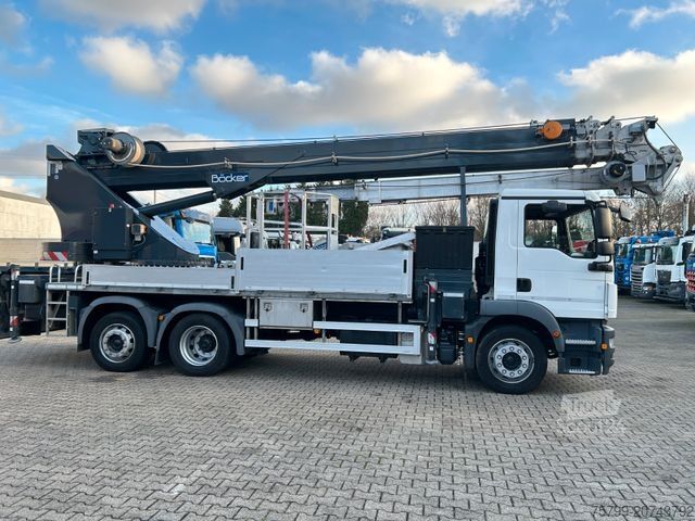 Grúa montada en camión MAN 26.320+Böcker Dachdeckerkran AK46/6000+Seilwinde