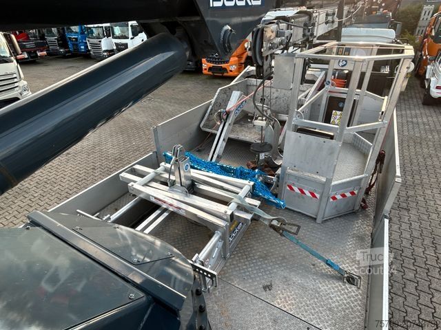 Grúa montada en camión MAN 26.320+Böcker Dachdeckerkran AK46/6000+Seilwinde