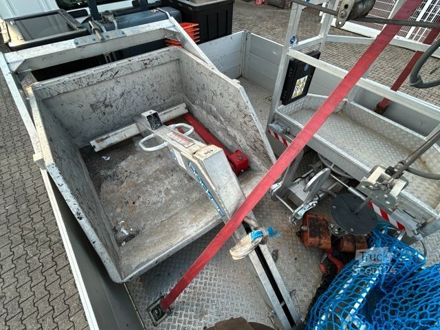 Grúa montada en camión MAN 26.320+Böcker Dachdeckerkran AK46/6000+Seilwinde