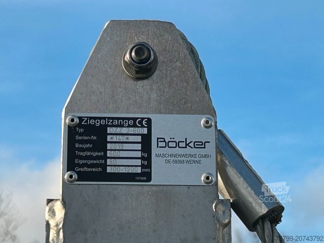 Grúa montada en camión MAN 26.320+Böcker Dachdeckerkran AK46/6000+Seilwinde