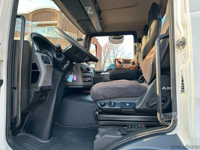 Grúa montada en camión MAN 26.320+Böcker Dachdeckerkran AK46/6000+Seilwinde