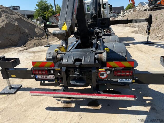 Grue sur camion MAN TGS 35.480
