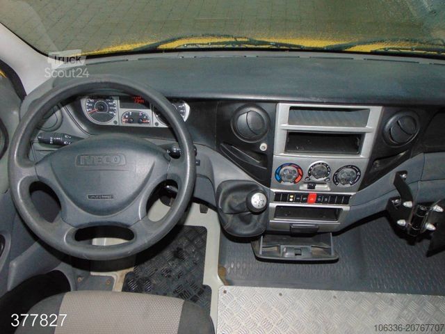 Vrachtwagen met bakwagen IVECO Daily 35 S 11 A / P Maxi Postkoffer REGALSYSTEM