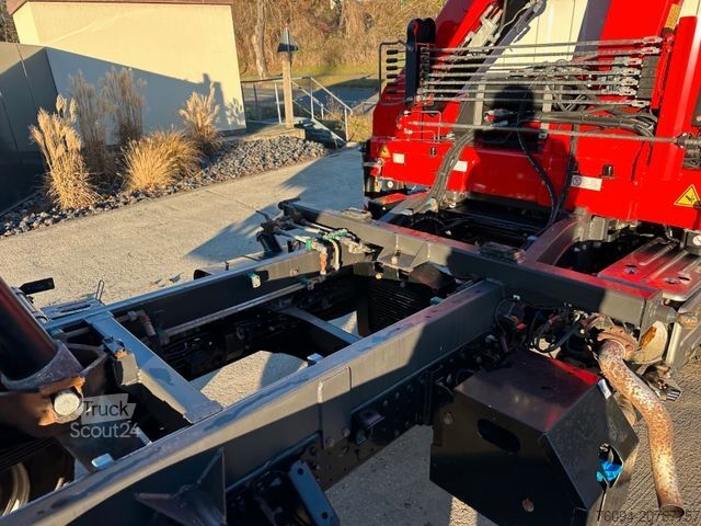 Driezijdige kipper bestelwagen FUSO Canter 7C18 4x4 Kipper KRAN 11m Greifer AHK