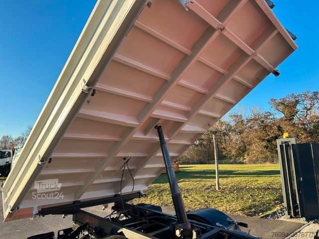 Driezijdige kipper bestelwagen FUSO Canter 7C18 4x4 Kipper KRAN 11m Greifer AHK