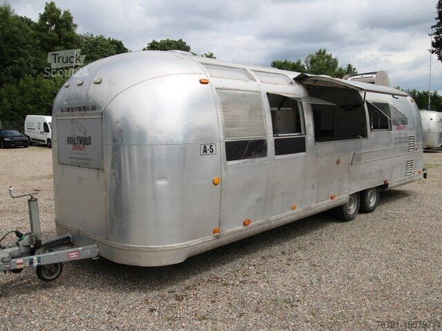 Caravan/camper Airstream Land Yacht Sovereign Catering + Foodtrailer