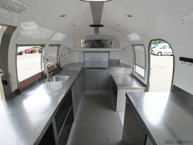 Caravan/camper Airstream Land Yacht Sovereign Catering + Foodtrailer