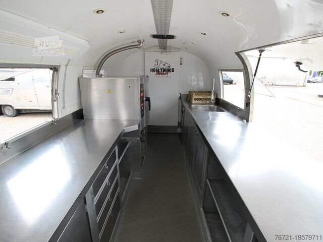 Caravan/camper Airstream Land Yacht Sovereign Catering + Foodtrailer