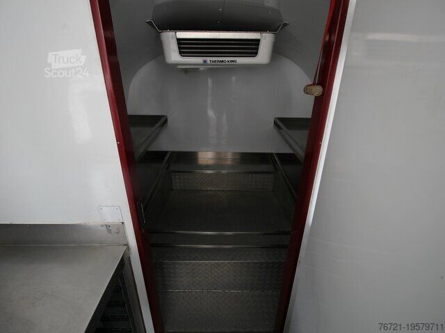 Caravan/camper Airstream Land Yacht Sovereign Catering + Foodtrailer