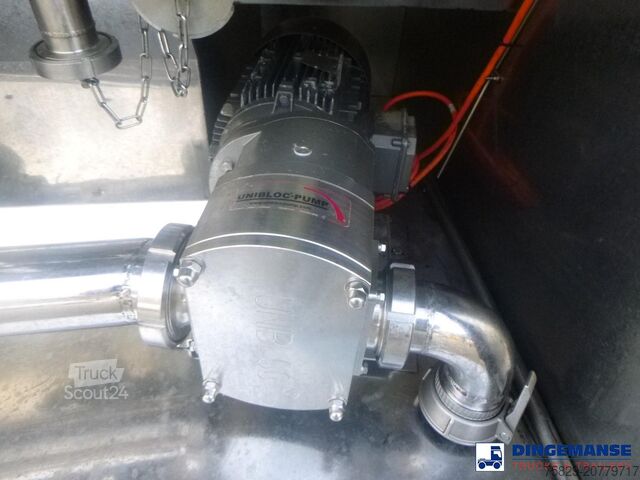 Réservoir L.A.G. Food tank inox 32 m3 / 3 comp + pump, steaming ...