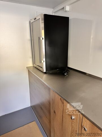 Magasin Mobile Mercedes-Benz Foodtruck, Imbisswagen, Food Truck mit neuer Küche und Ausstattung