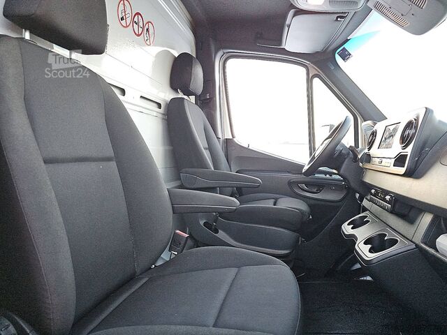 Chassis with cab MERCEDES-BENZ SPRINTER 516 L2 Chassis Automaat