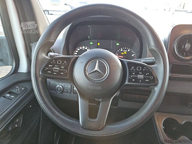 Chassis with cab MERCEDES-BENZ SPRINTER 516 L2 Chassis Automaat
