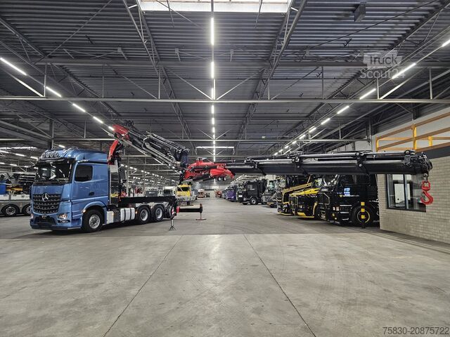 Vrachtwagen met kraan Mercedes-Benz 3353 8x4 / FASSI 71  T/M + JIB / CRANE / KRAN