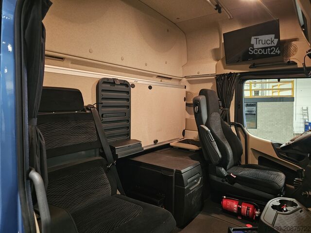 Vrachtwagen met kraan Mercedes-Benz 3353 8x4 / FASSI 71  T/M + JIB / CRANE / KRAN