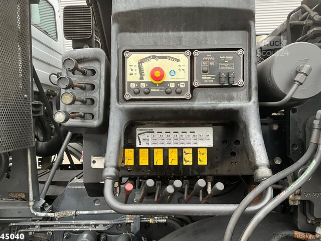 Camión grúa Mercedes-Benz Actros 4141 8x4 manual Hiab 32 Tonmeter laadkra...