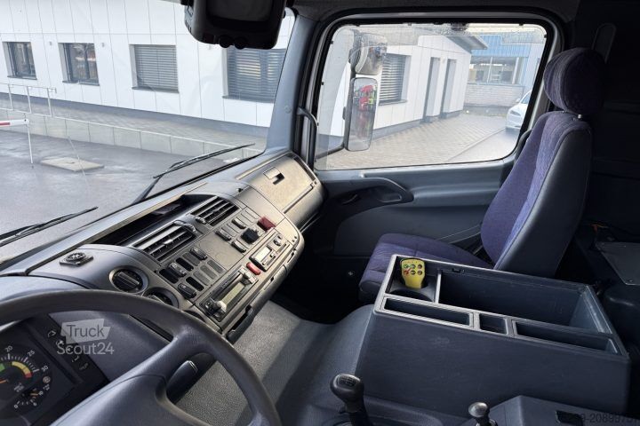 Camion caisson Mercedes-Benz Atego 1528 4x2 Koffer+HB / Swiss-Vehicle