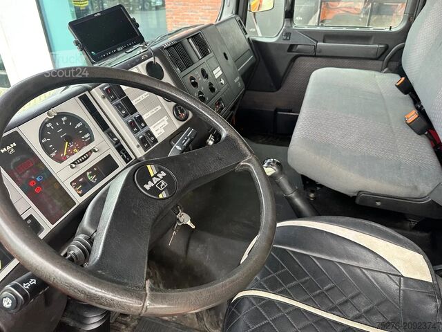 3-sānu pašizgāzējs MAN 18.284 4x4 3 zijdige kipper/ Kraan