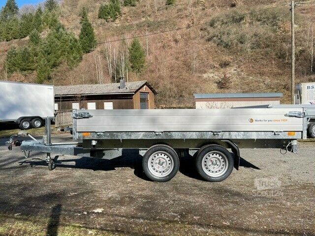 Remolque volquete trilateral SARIS K3 306 170 2700 E elektrisch mit Rampenschächten