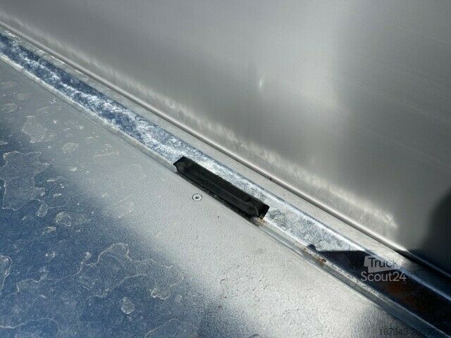 Remolque volquete trilateral SARIS K3 306 170 2700 E elektrisch mit Rampenschächten