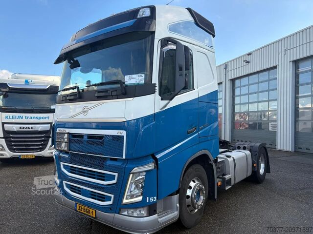 Estándar-SZM Volvo FH Globetrotter, new ADR/VLG 11/2026, garner De...
