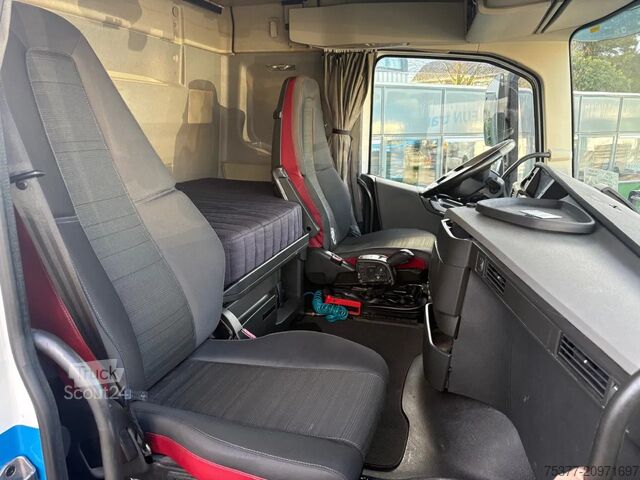 Estándar-SZM Volvo FH Globetrotter, new ADR/VLG 11/2026, garner De...