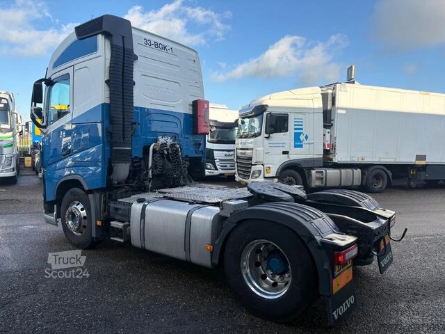 Estándar-SZM Volvo FH Globetrotter, new ADR/VLG 11/2026, garner De...