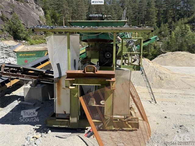 Screeningsanlegg McCloskey S80 screening plant with Svedala Arbrå cone crushe