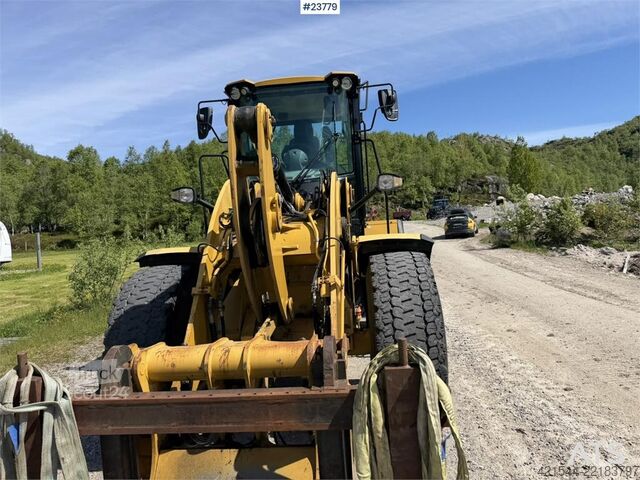 Radlader CAT 930 M wheel loader with bucket