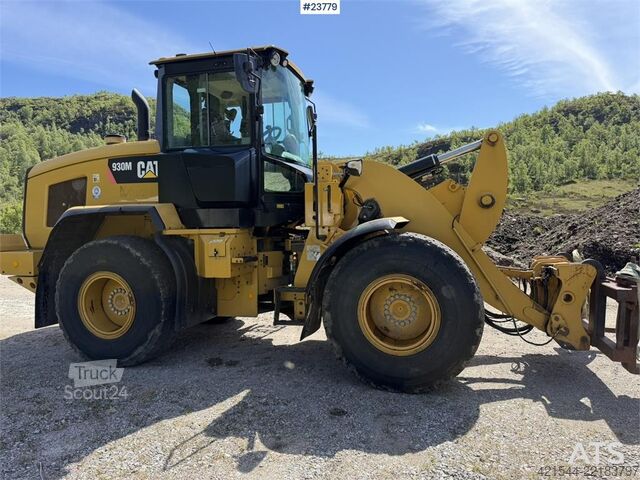 Radlader CAT 930 M wheel loader with bucket