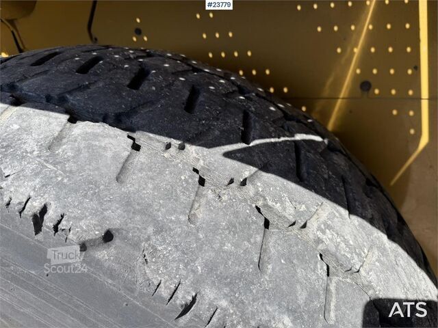 Radlader CAT 930 M wheel loader with bucket
