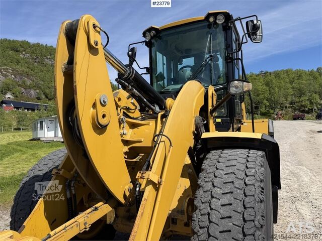 Radlader CAT 930 M wheel loader with bucket