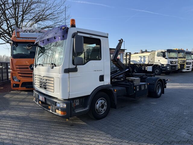 Camion benne MAN TGL 12.240 Haken